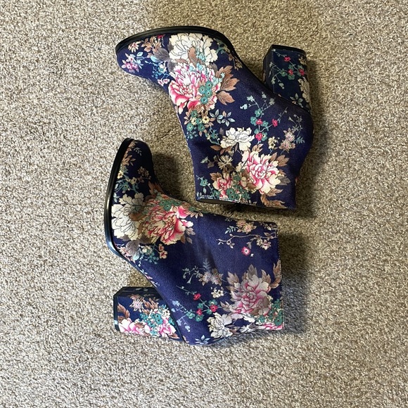 *Host Pick* Anthropologie Billy Ella Matralia Booties New without Box SZ 8 - Picture 3 of 9